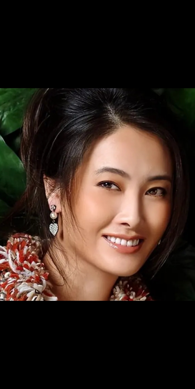 30岁的贾妮对同居了8年的申军谊说:"我们已经恋爱同居8年了,你要是再