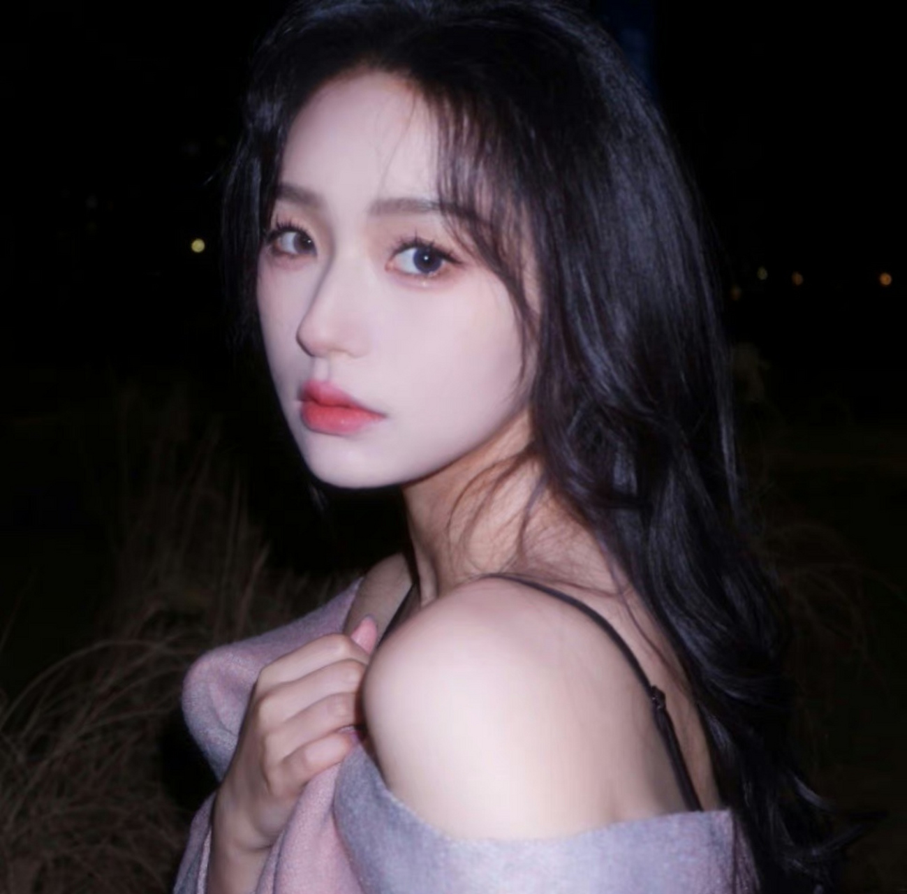 胡亦瑶# 清纯妩媚的眼神,肤白貌美的容颜,丰满傲人的身材,前凸后翘