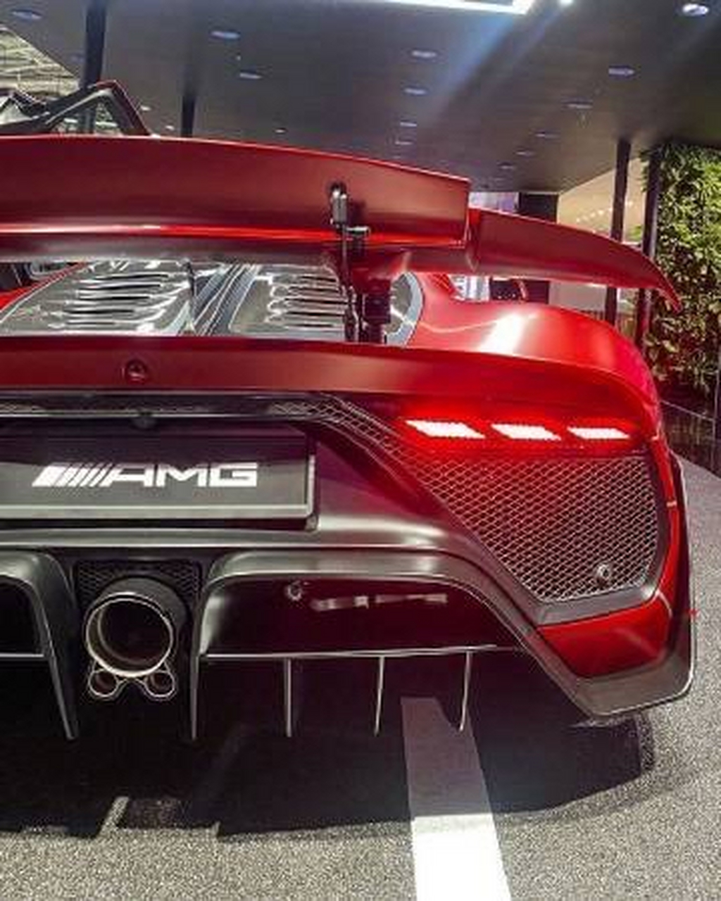梅赛德斯mercedes amg project one,颜色很赞!