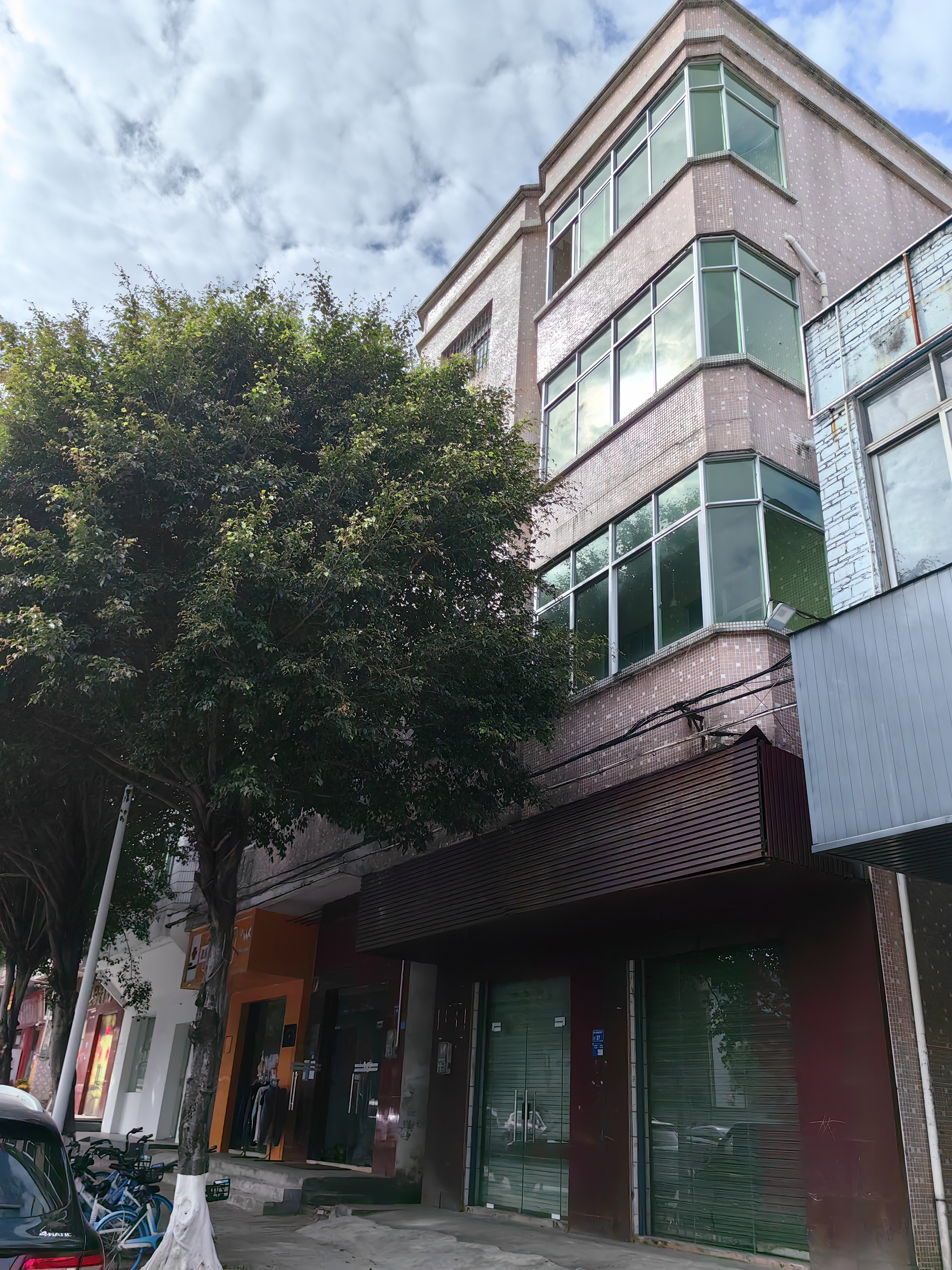 东莞南城蛤地新南路边本地个人自建房整栋出租