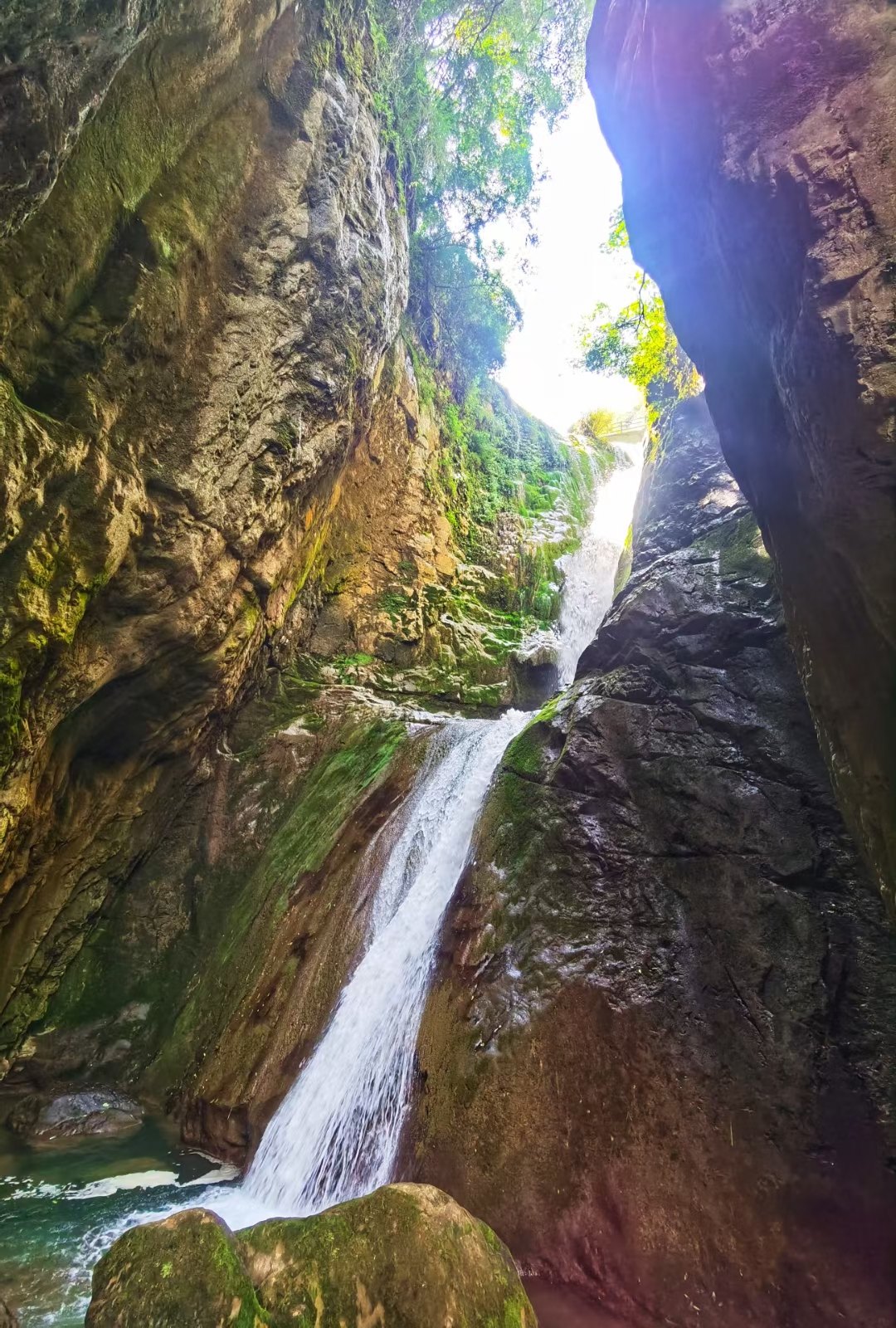 美,险,奇兼具的尼珠河大峡谷