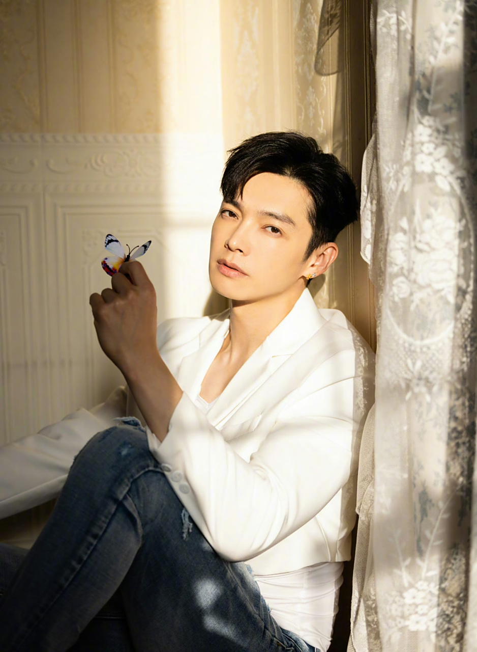 炎亚纶出事后,他昔日队友,飞轮海成员辰亦儒被扒出始终走在吃瓜第一线