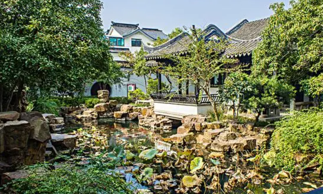 苏州木渎严家花园是一座位于苏州市吴中区木渎镇的古典园林