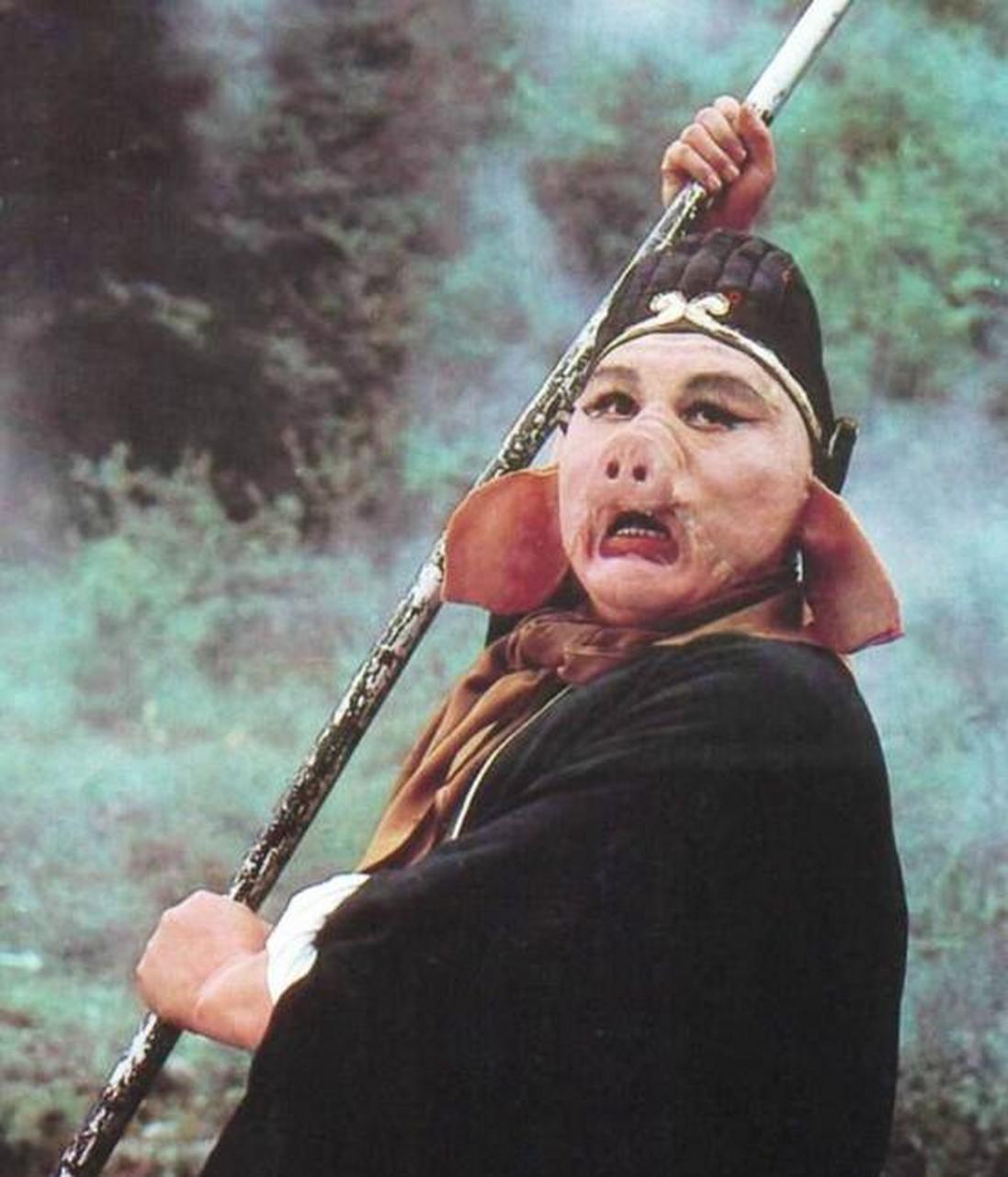 有句老话叫做"好汉不提当年勇",可在取经路上猪八戒,就经常拿着