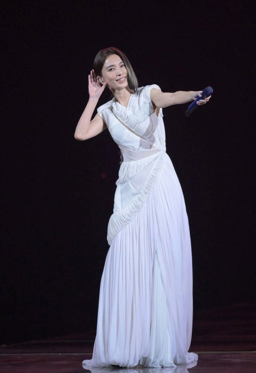 今天,田馥甄演唱会在台北小巨蛋举行.据了解,这是首场,一共有5场.