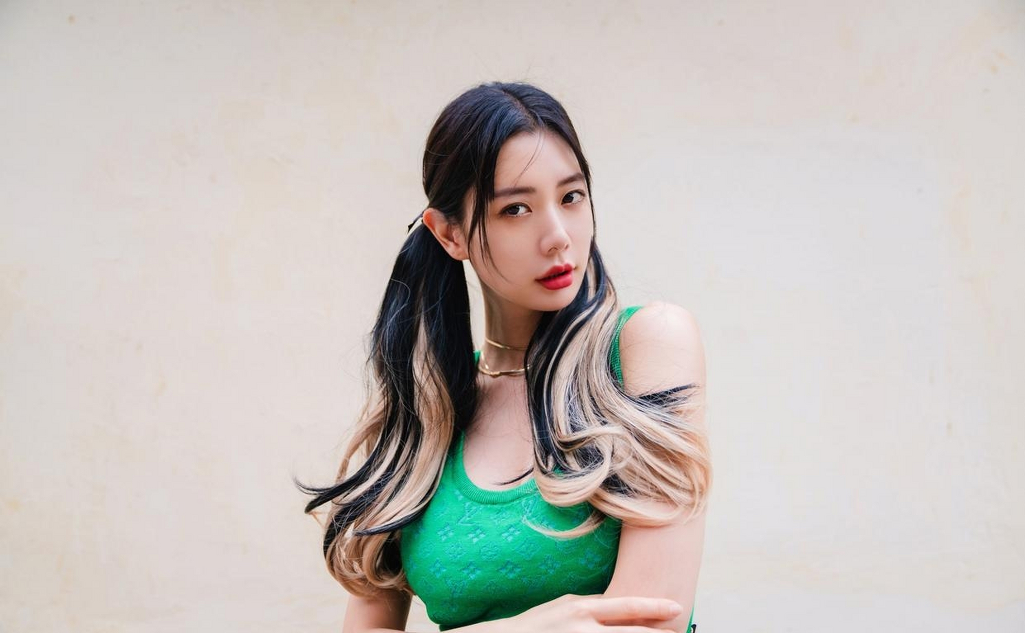 亚洲第一美女"克拉拉身材性感妩媚充满女人味!