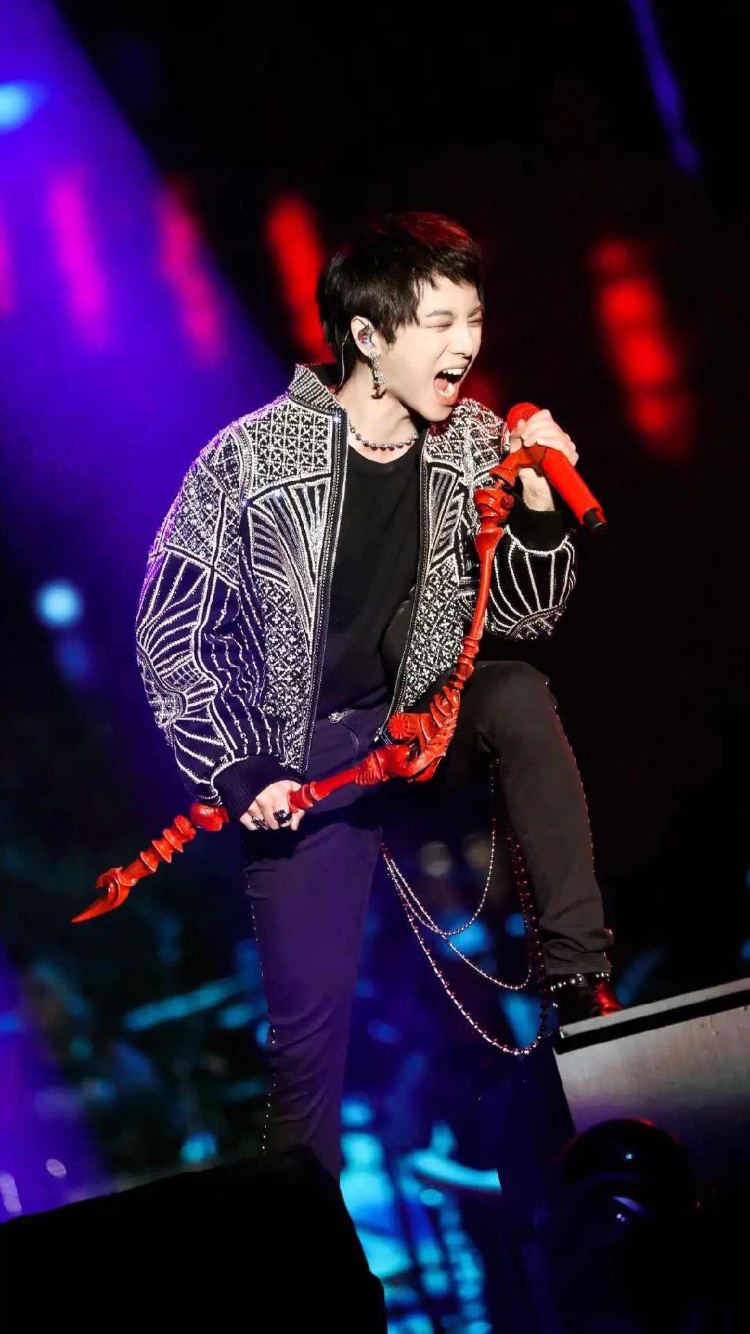 华晨宇再次打破乐坛记录,种种数据望尘莫及,许多网友不理解