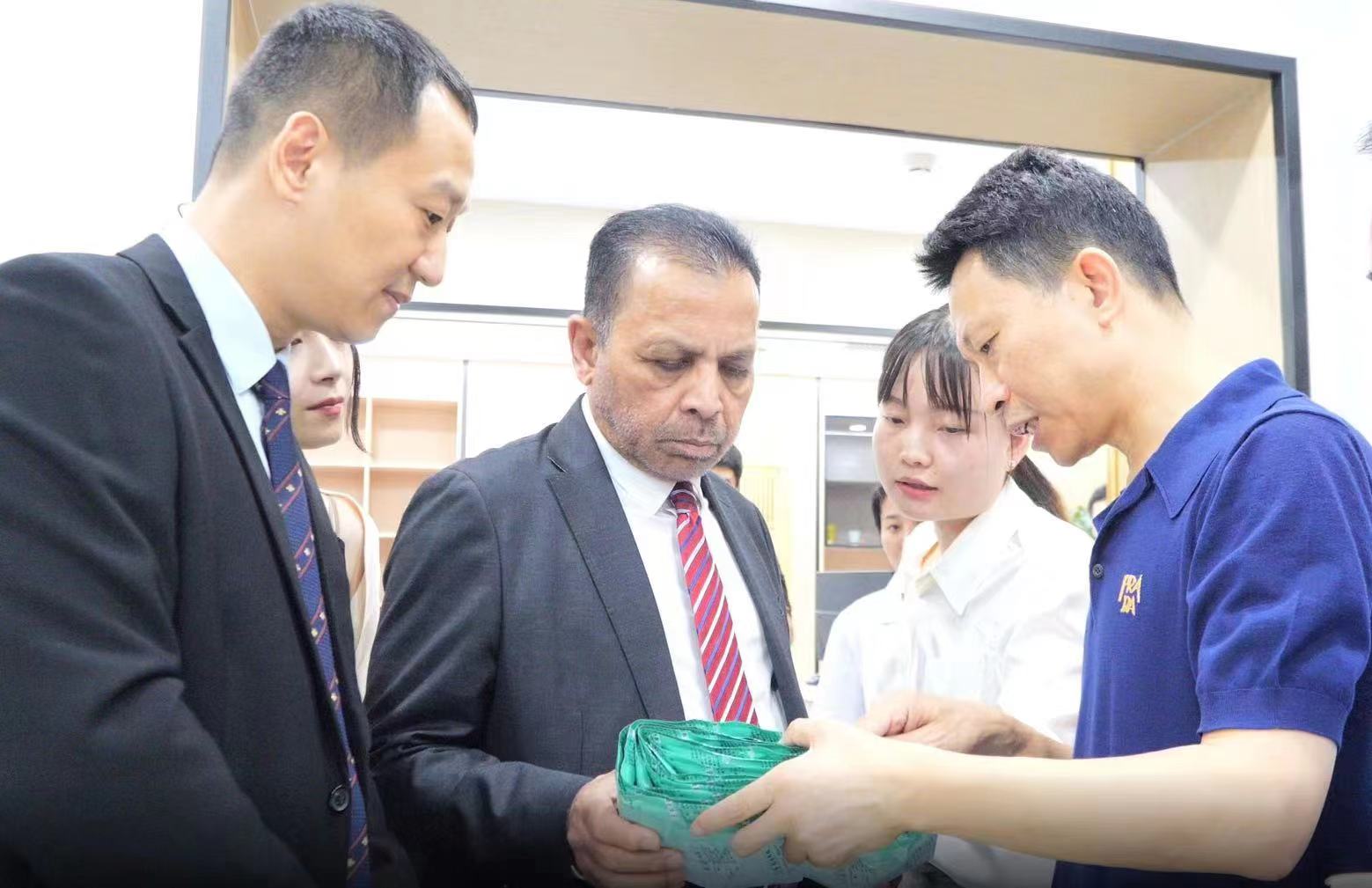 斯里兰卡驻华大使帕利塔·科霍纳博士参访北京汉医堂