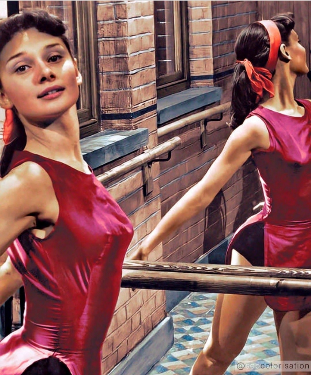 奥黛丽·赫本在练习芭蕾舞,拍摄于1950年