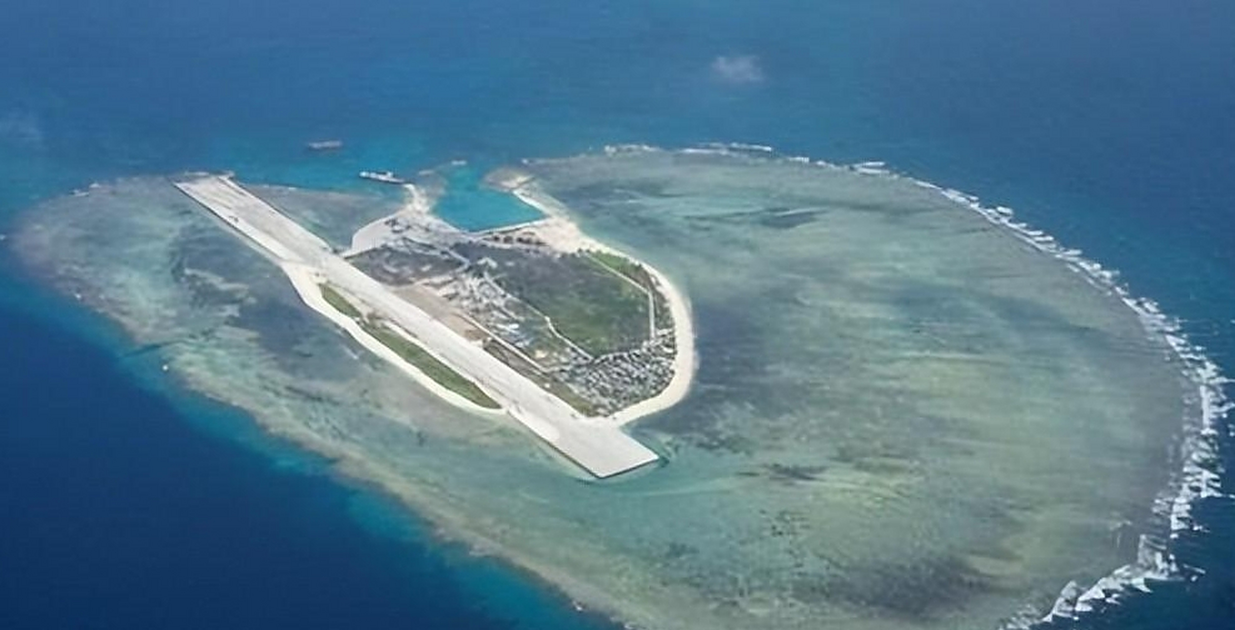 近日我国和菲律宾在仁爱礁冲突加剧,南海又一次成为热议话题