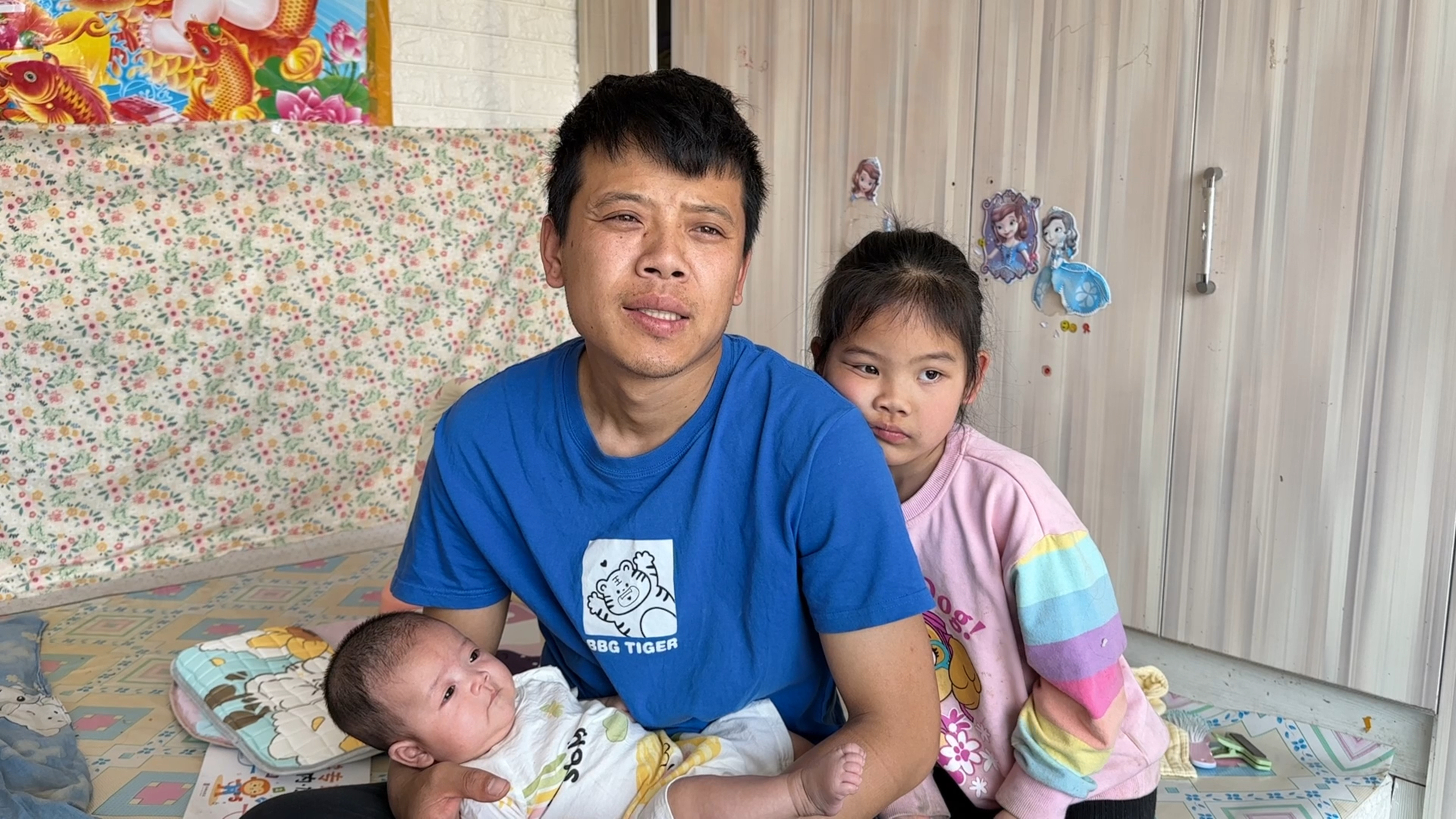 小萌萌70天了,白白胖胖的已经11斤了,山野菜季节全家人累够呛