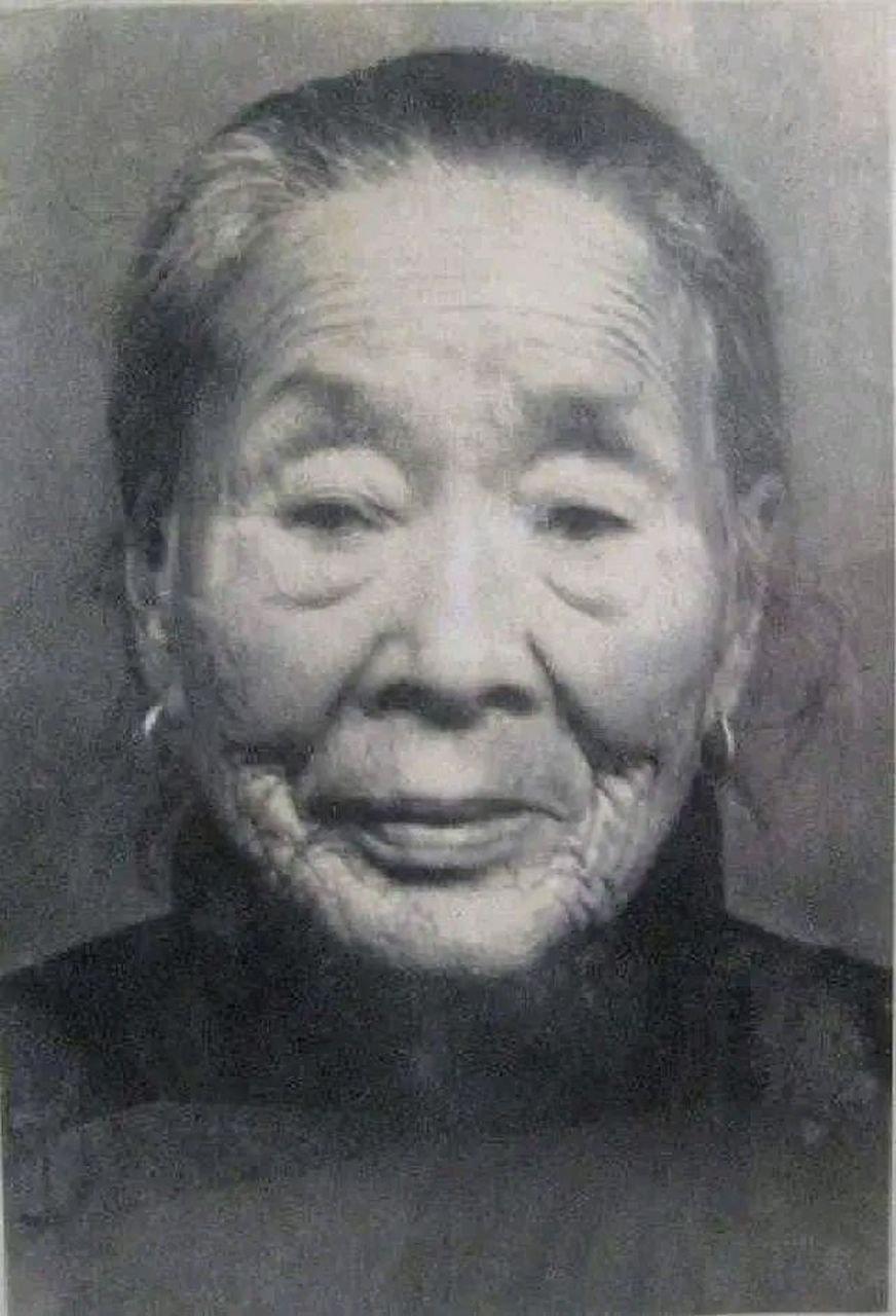 "国民党美女特工张春莲!为了保命,隐姓埋名嫁给农民!30年生下8个孩子!