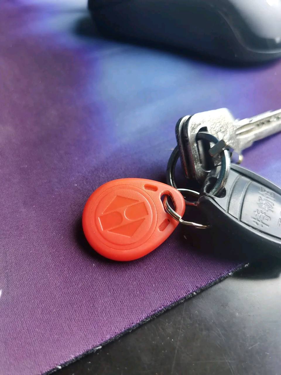 小区门禁卡,物业8元一个,我手机是华为p40,是支持nfcicon的,可是这个