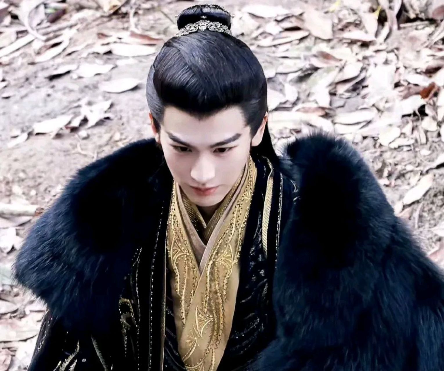 郭敬明审美绝对一流,晴雅集里面的狂画师我愣是没看出来是徐开骋,真的