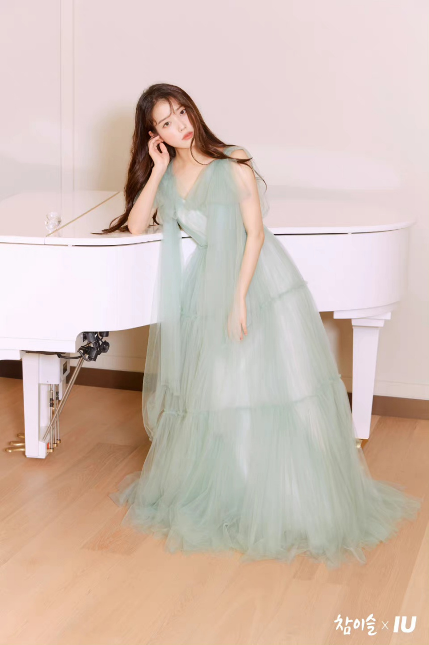 iu李智恩有一双白白嫩嫩的小脚丫