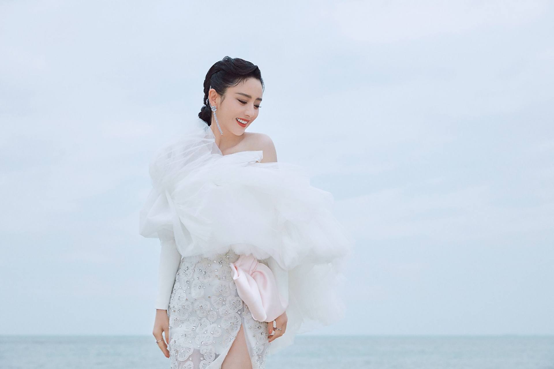 佟丽娅  光jio丫[打call][打call][打call]