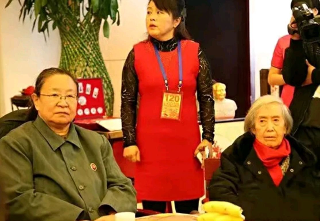 李银桥的夫人韩桂馨,照顾了李讷很多年,李讷亲昵地称她韩阿姨