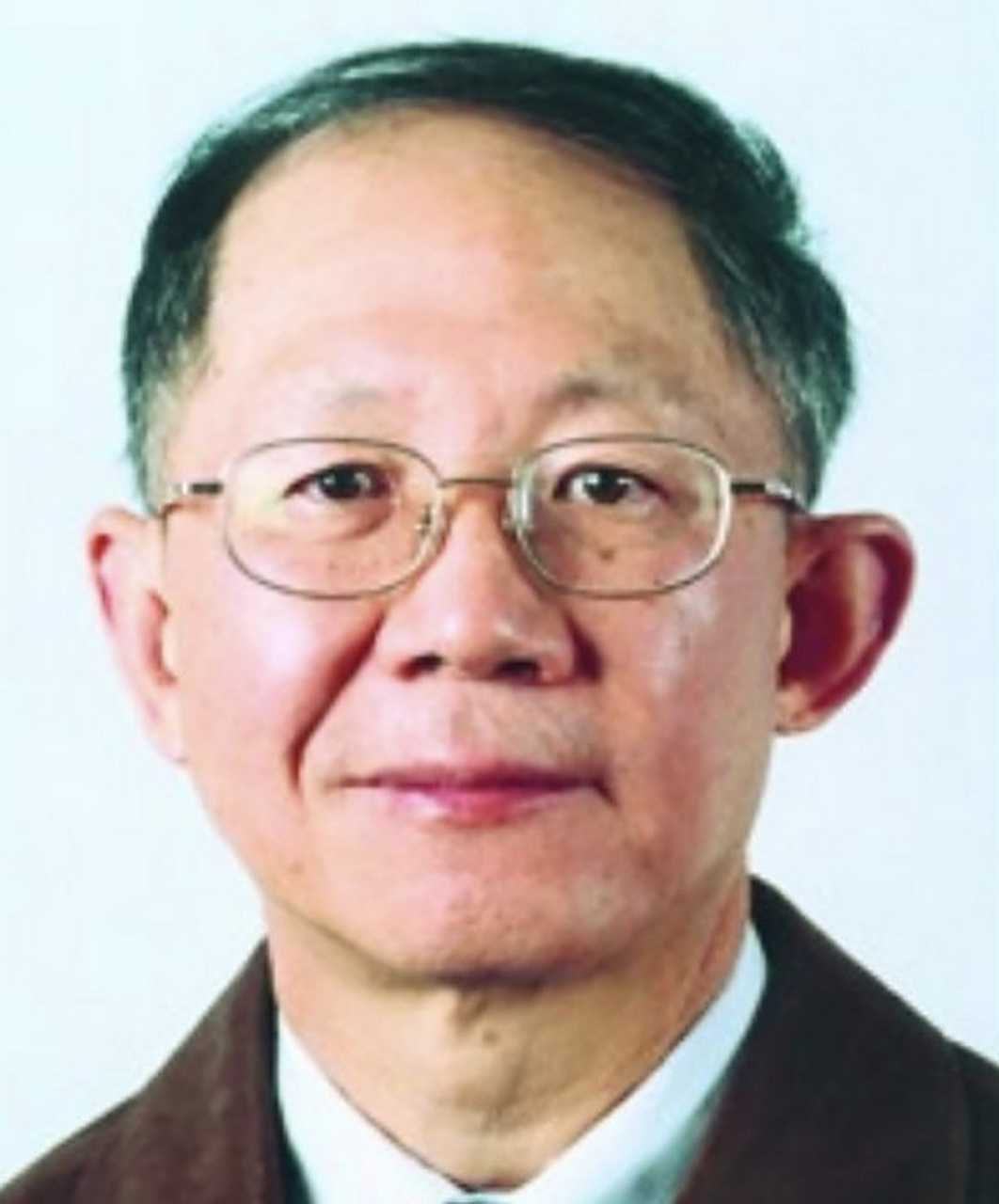 白以龙,1940年12月22日出生于云南祥云,籍贯浙江宁波