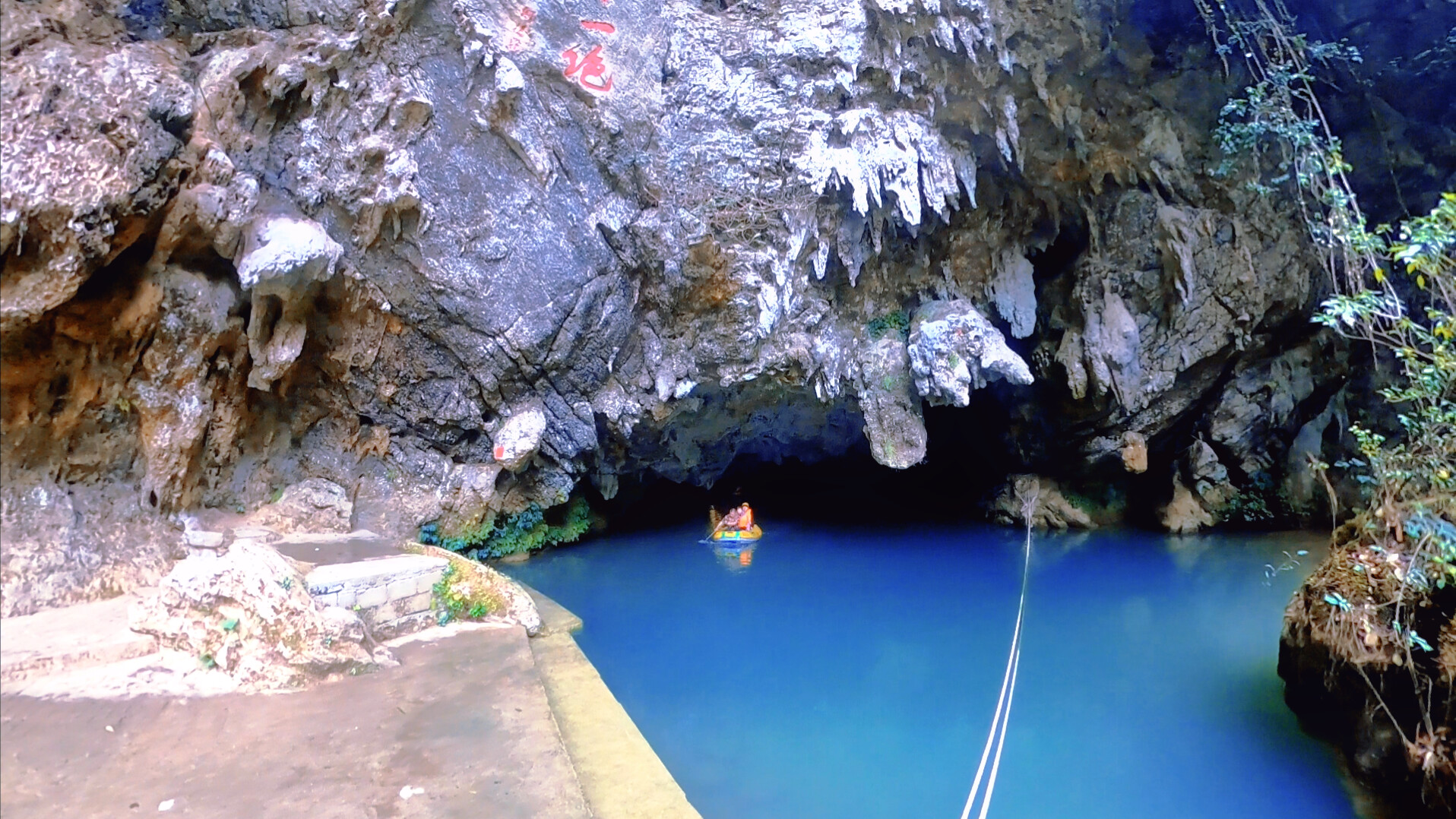 靖西市古龙山大峡谷景区,是一个集瀑布,溶洞,暗河的神奇大峡谷