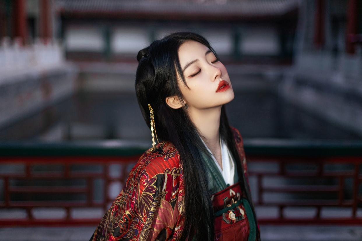 喻言元旦营业,古装大片引领国风新潮流