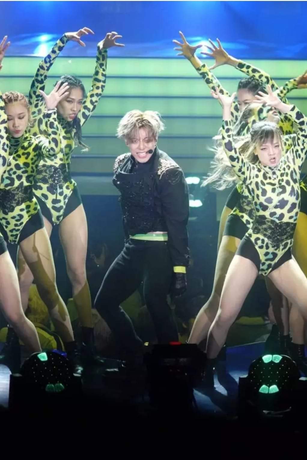 王嘉尔在香港经常被黑?当地黑粉:嘴上鄙视,心里羡慕,行动模仿