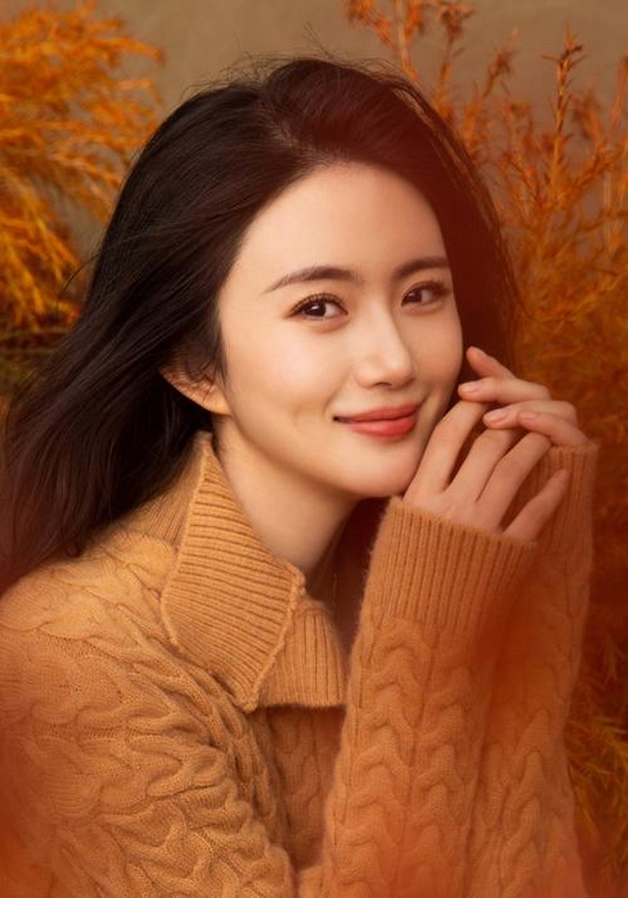 毕业于中央戏剧学院表演系本科,中国内地女演员,模特