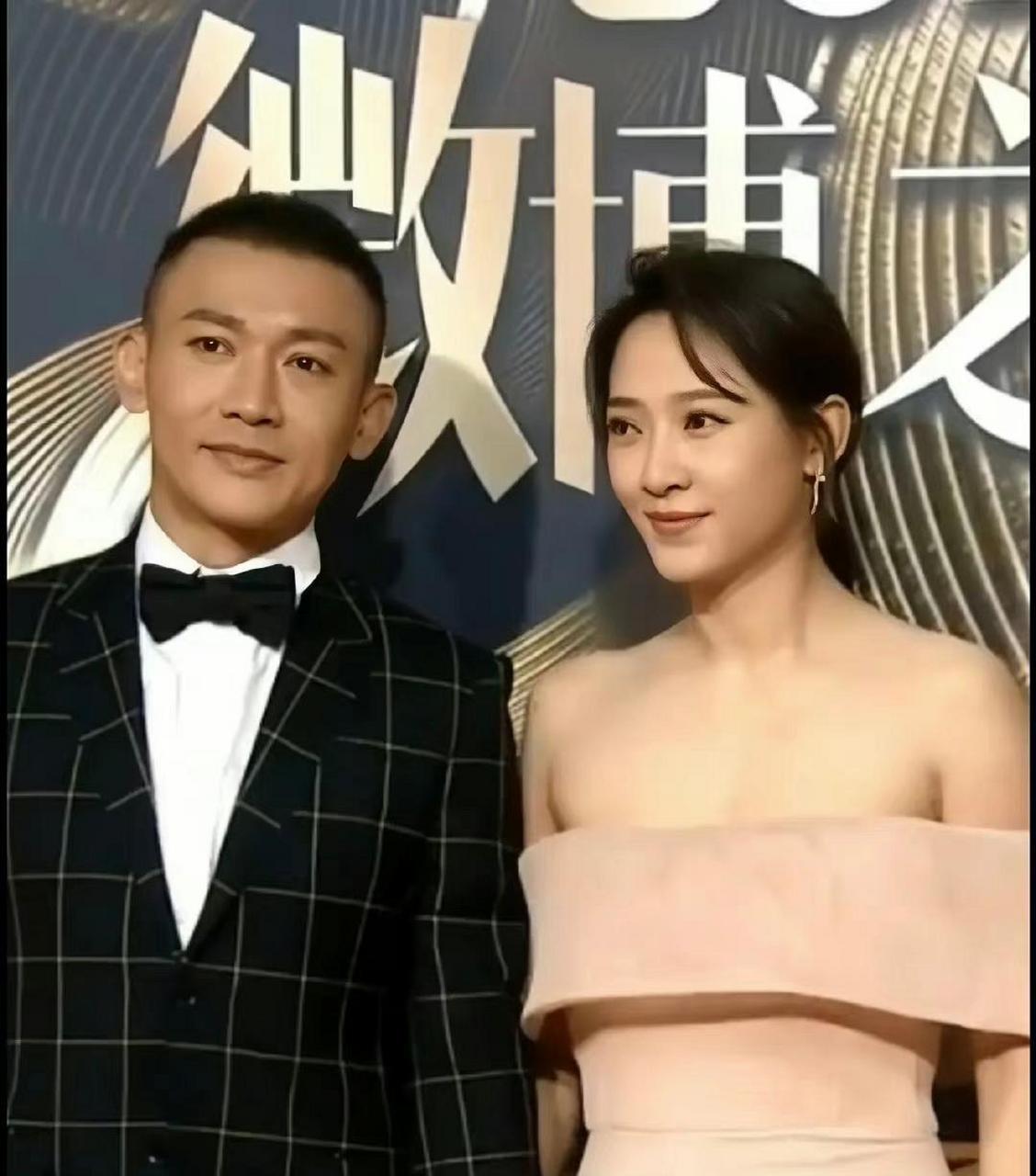 聂远和他已经36岁的妻子,感觉他老婆长得要比黄奕还要好看,很有气质的