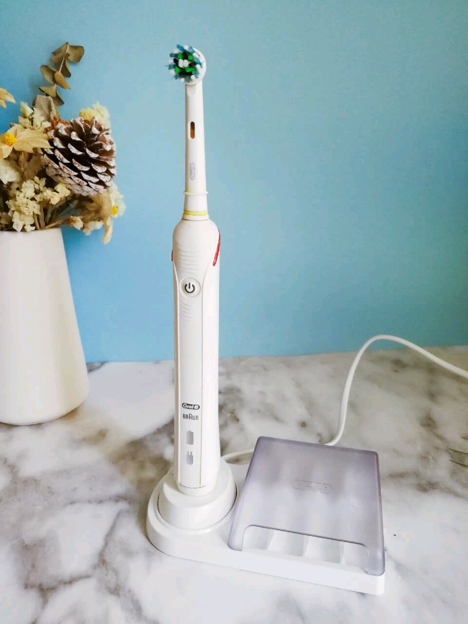 欧乐b成人电动牙刷p4000:深度清洁,牙龈按摩,3d声波,进口刷杆