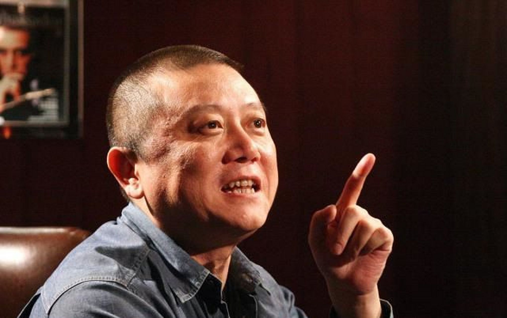 王朔说: 世界上最大的无耻, 就是你靠祖上享受着红利, 却转脸对我说