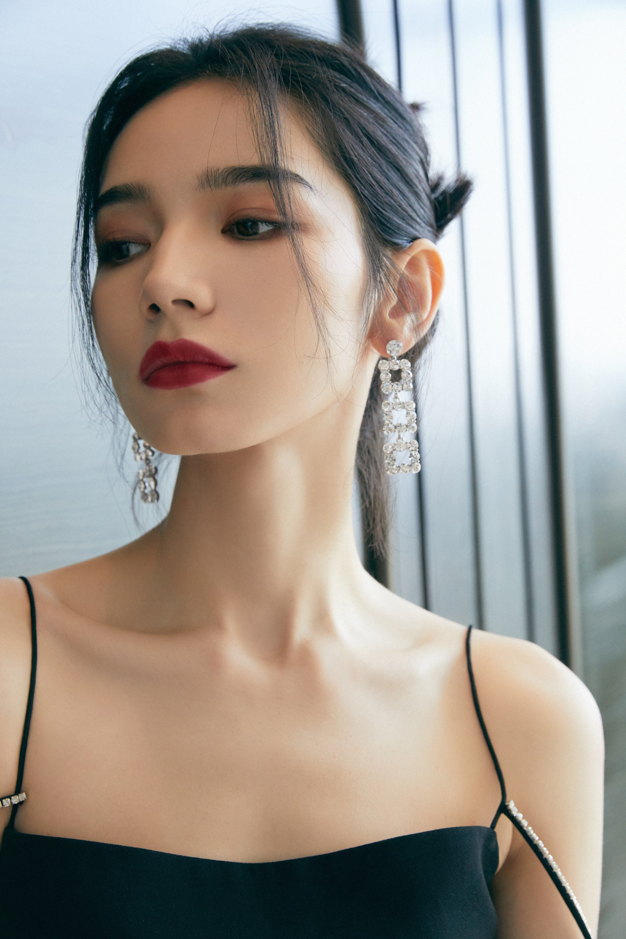 代斯,冷艳动人的新疆美女,颜值与才华并存的宝藏女孩!