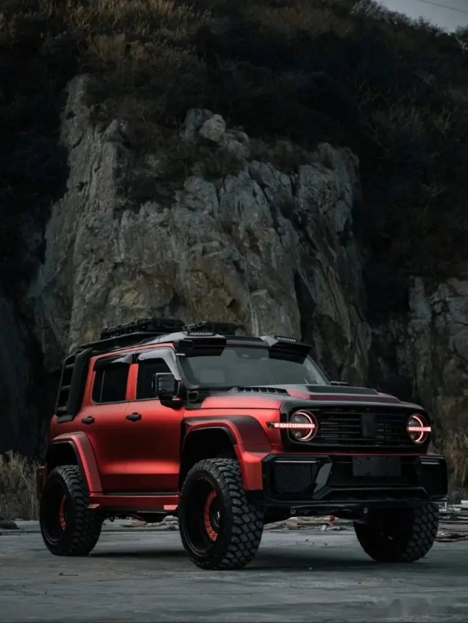 国产越野车中,坦克300这款越野车,市场销量非常好,被很多年轻人认可.