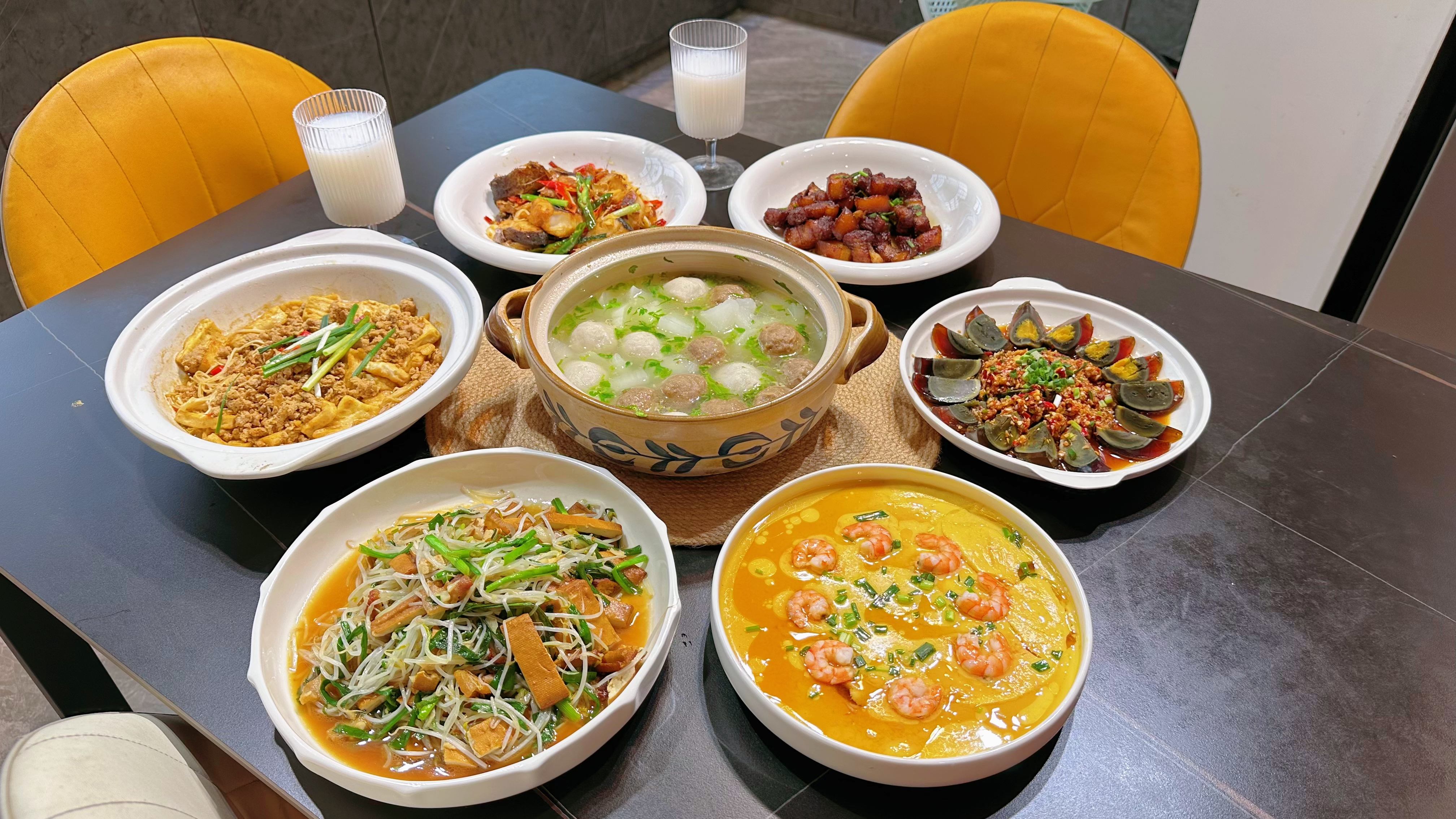 我家从不点外卖,一个多小时搞定一桌菜,红烧肉,牛肉丸汤超好喝