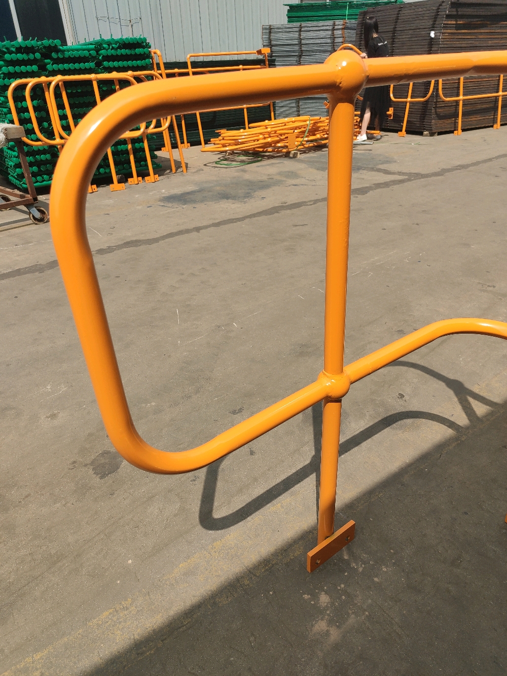 多横杆式球接立柱栏杆采用热浸锌处理你看有图有真相