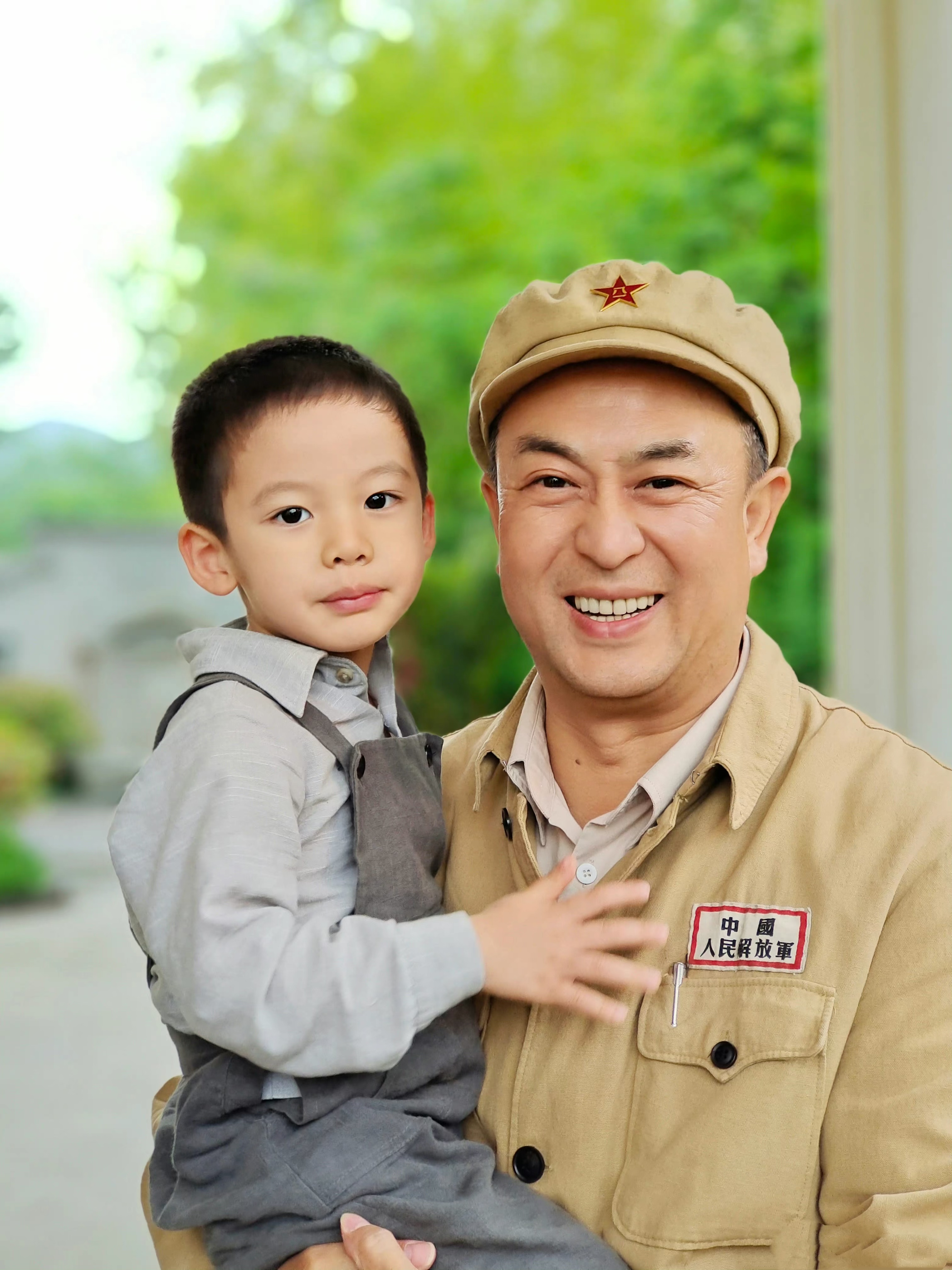 《战上海》热拍,张嘉译演陈毅元帅惹争议,特型演员这碗饭不好端