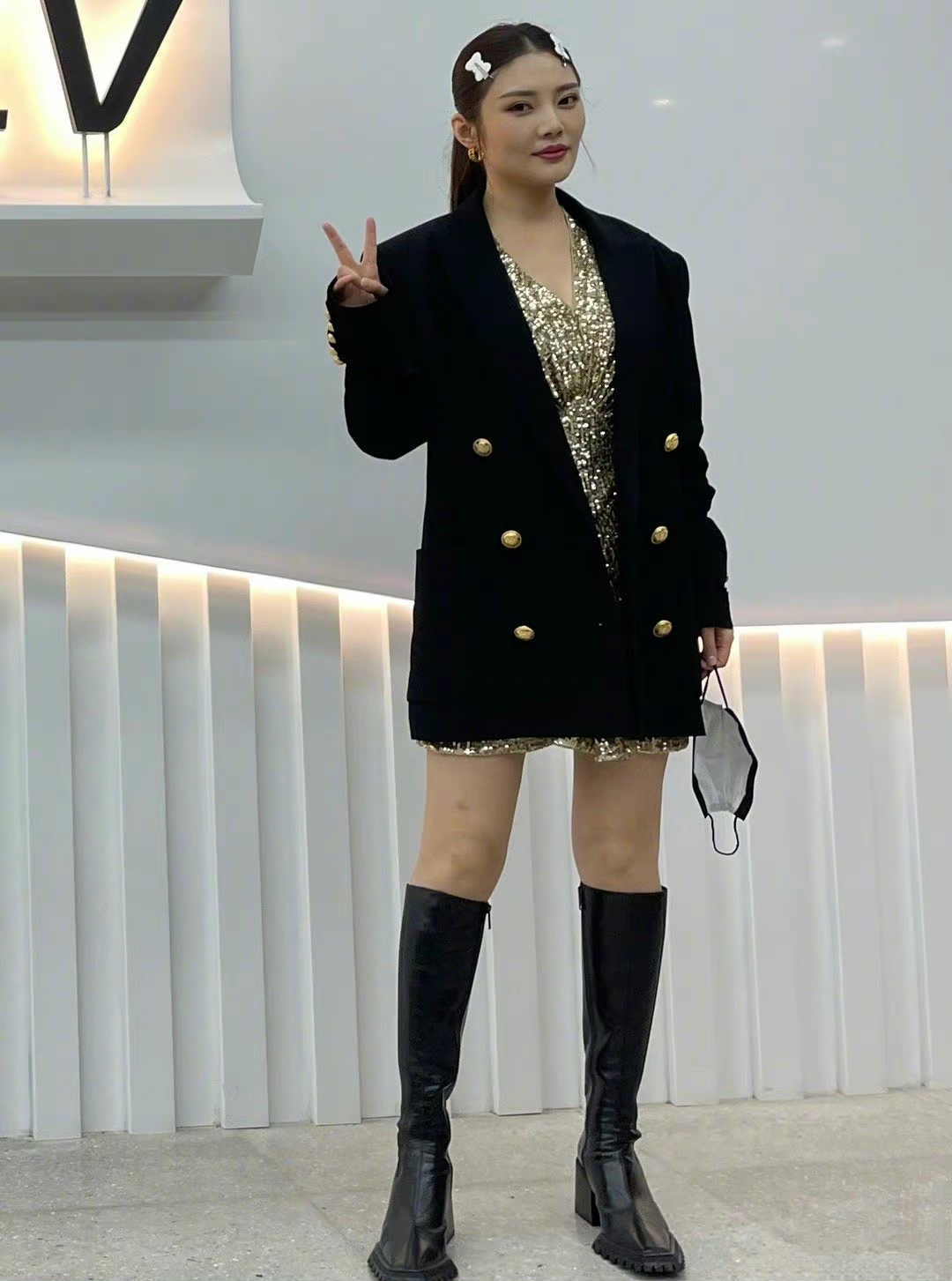 演员徐冬冬发自拍照说我自己真实的身材比例实不相瞒55开的比例