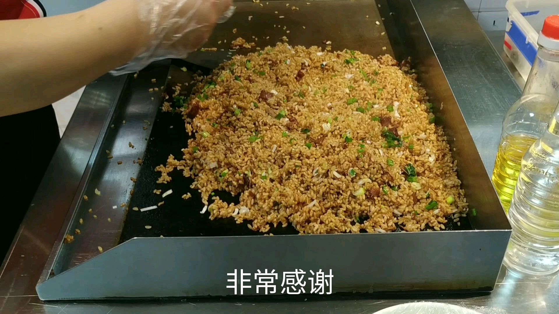 一款非常棒的小吃.铁板风味炒米饭.他的做法与口味保您大开眼界