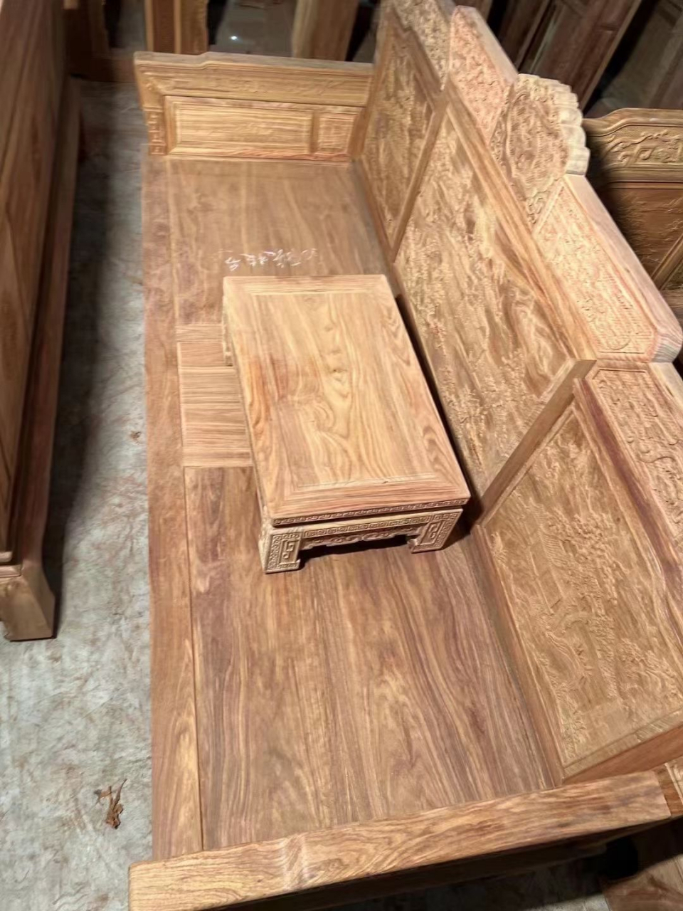 清式风格选这款-汉宫春晓 刺猬紫檀经典款汉宫春晓沙发十一件套,三人