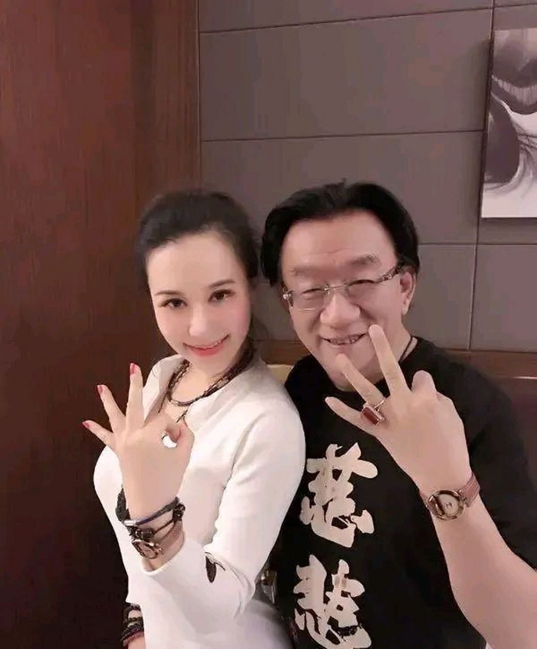 对国内慈善捐款一毛不拔的3位明星,人前爱国捞金,人后却"分毫不捐"!