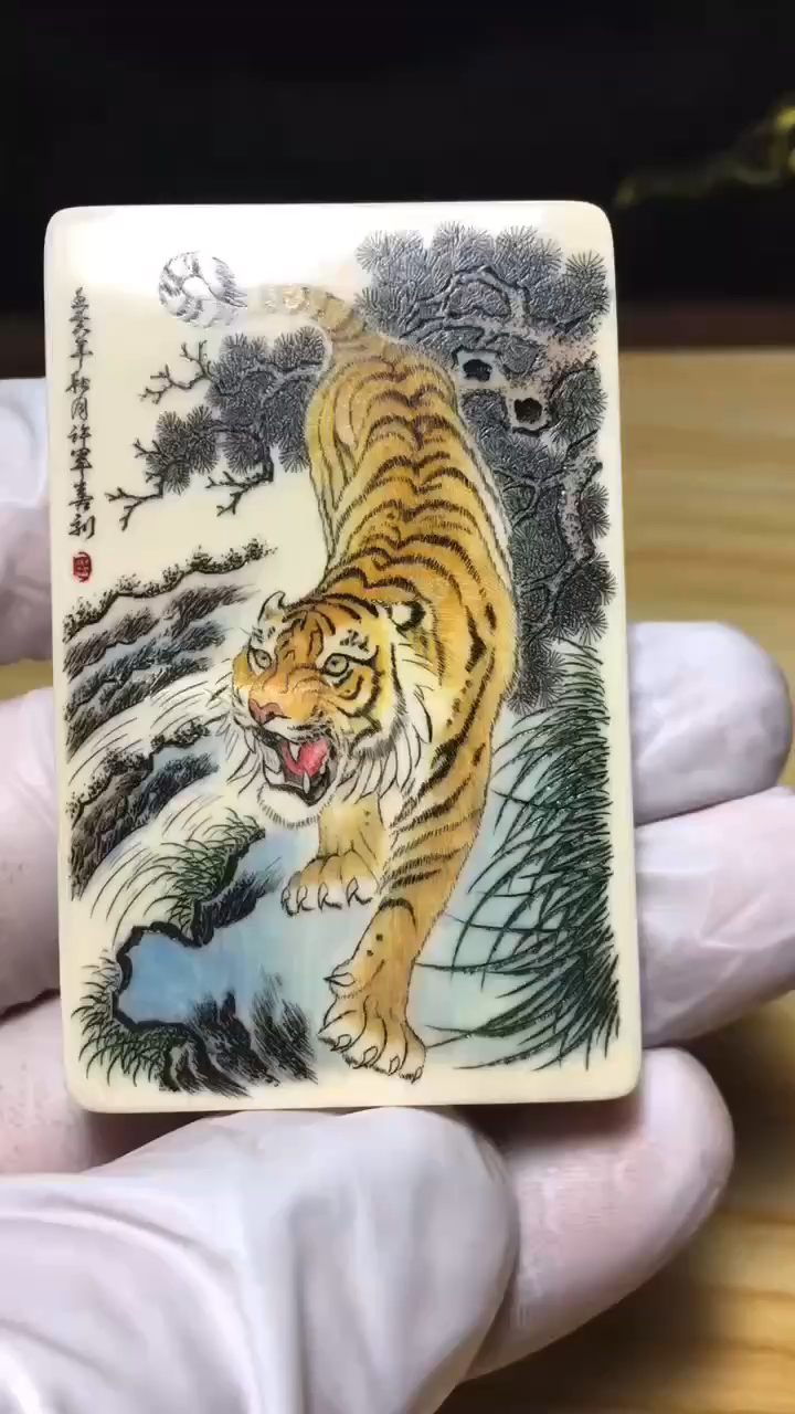 微雕下山虎吊牌雕坠挂件.