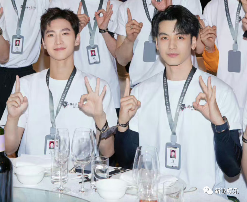 军艺同学聚会,杨洋颜值惹争议,军艺双子星再度同框
