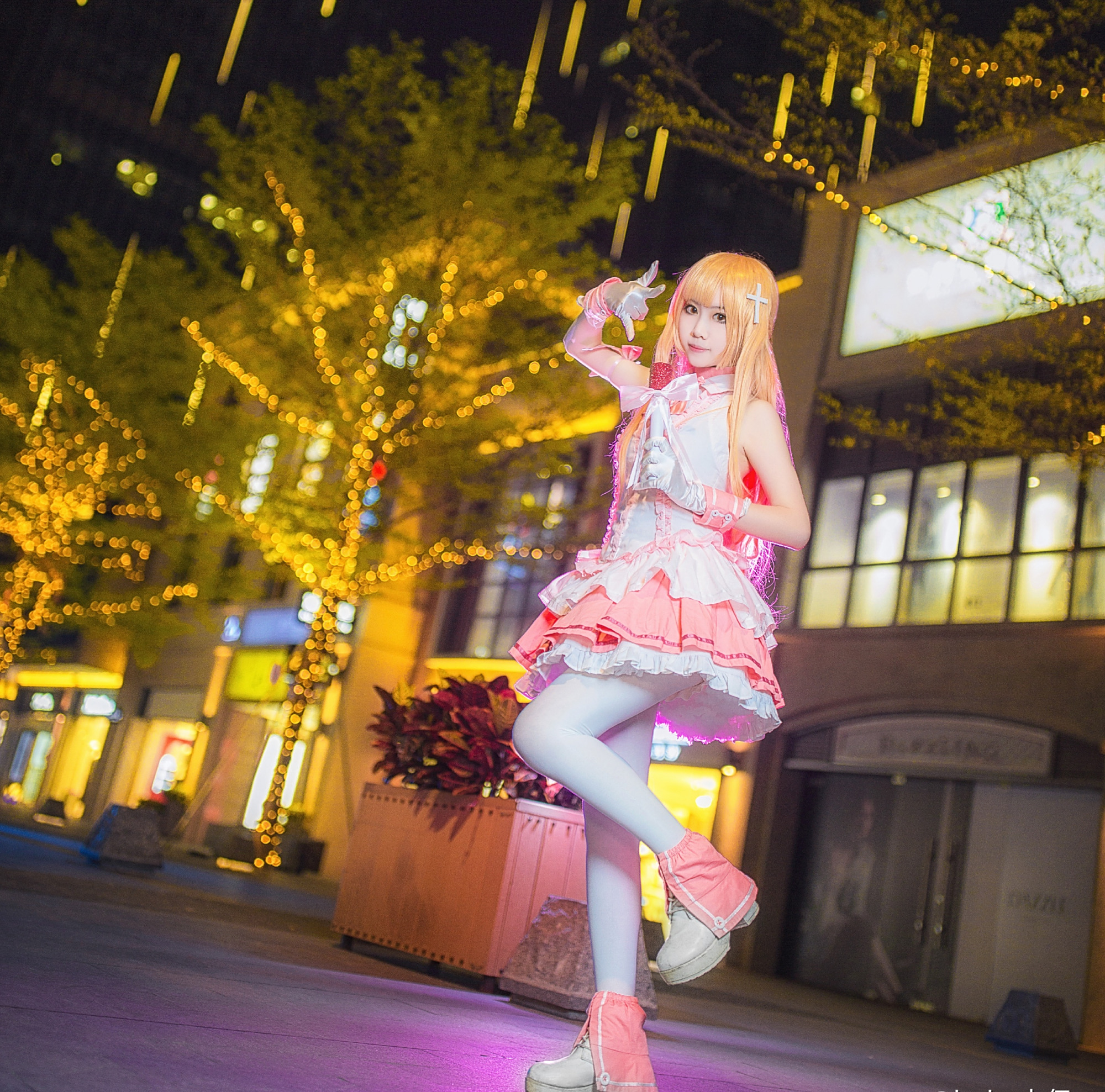 cosplay:四位coser的"白丝"公主裙装扮的歌姬亚丝娜,我都想要