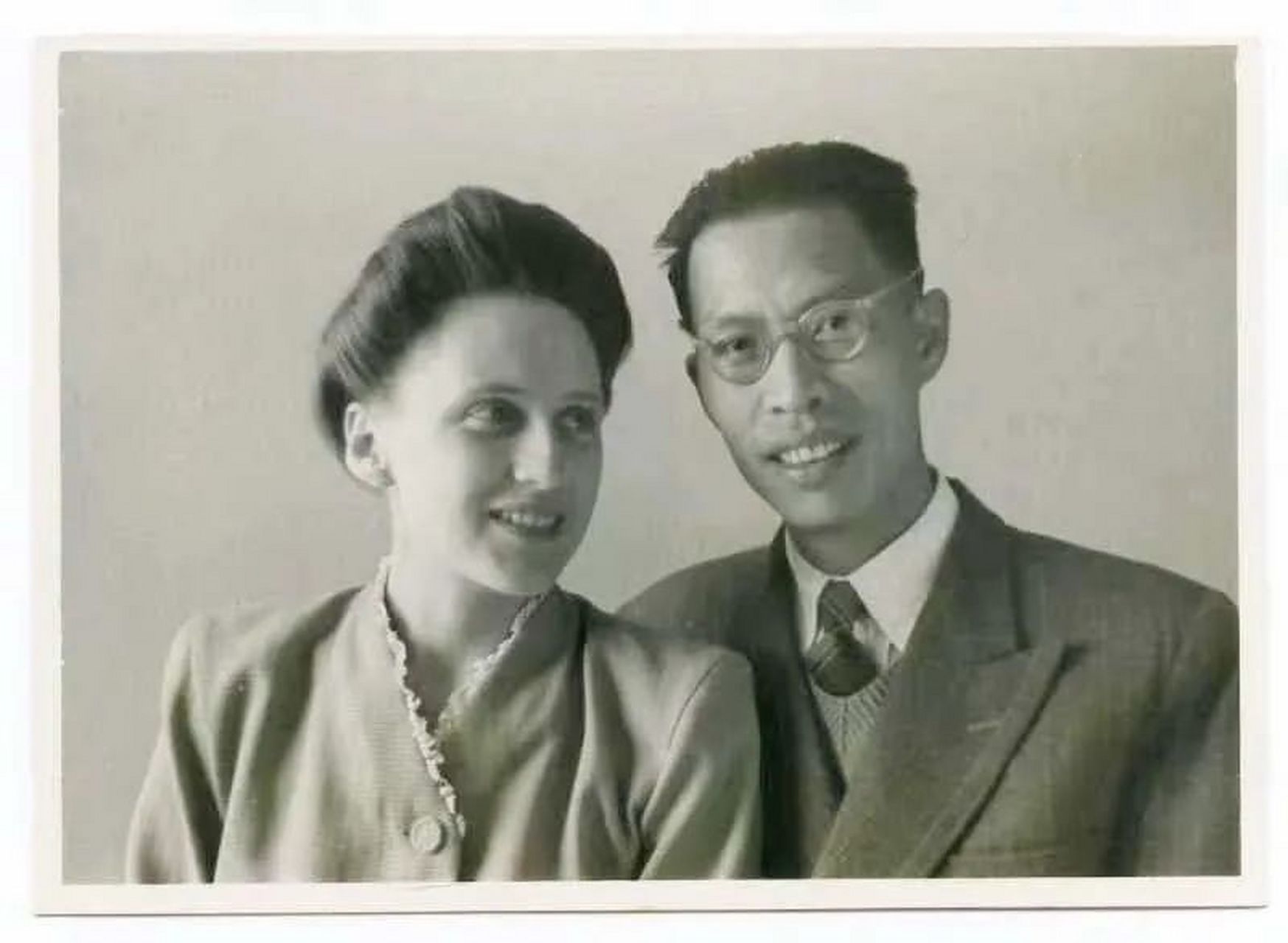 裘法祖与德国姑娘裘罗懿风雨牵手60年,相爱相伴,相濡以沫,互相尊重