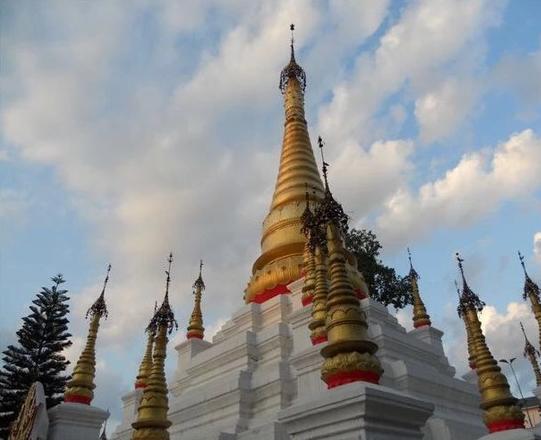 德宏风平佛塔——是德宏州的名胜古迹之一