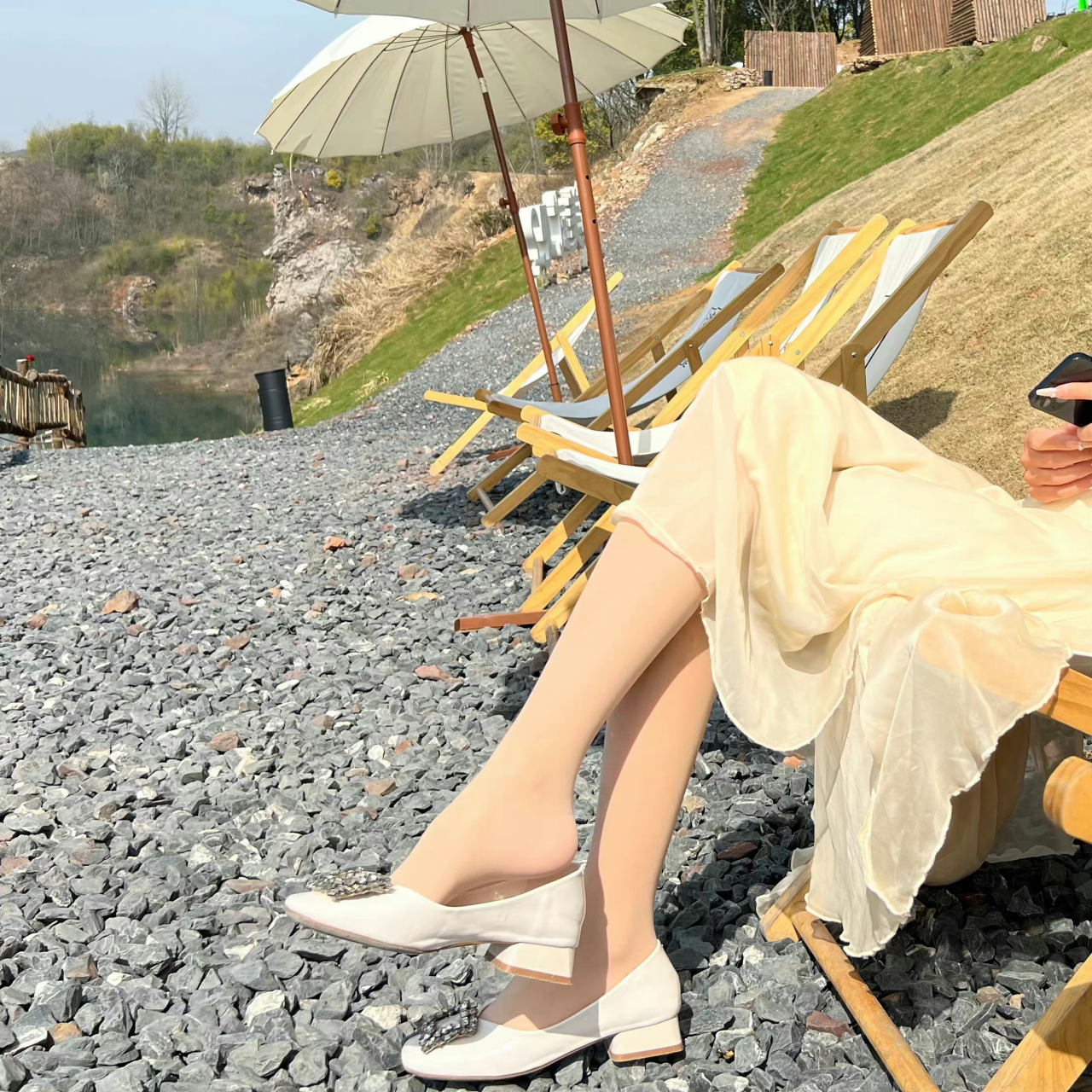 可以做你副驾驶吗#时尚穿搭# #丝袜# #美腿丝袜高跟鞋