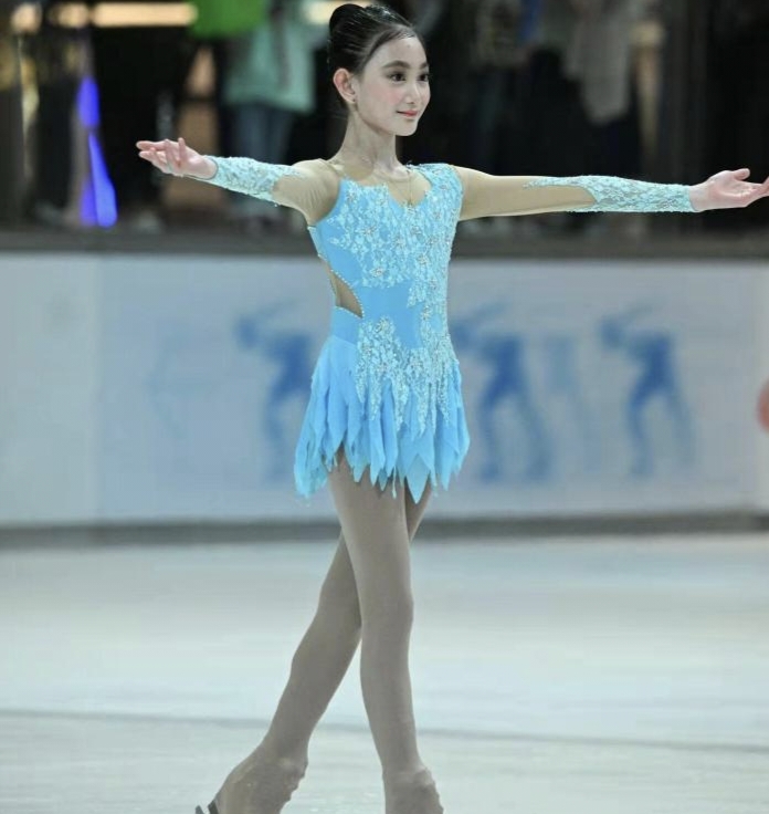 11岁奥莉长残了!花滑比赛摔跤很淡定,装扮成熟尖酸刻薄似安陵容