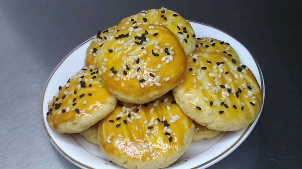肉松小酥饼你吃过吗?用料和做法都很简单,学会买零食的钱又省了