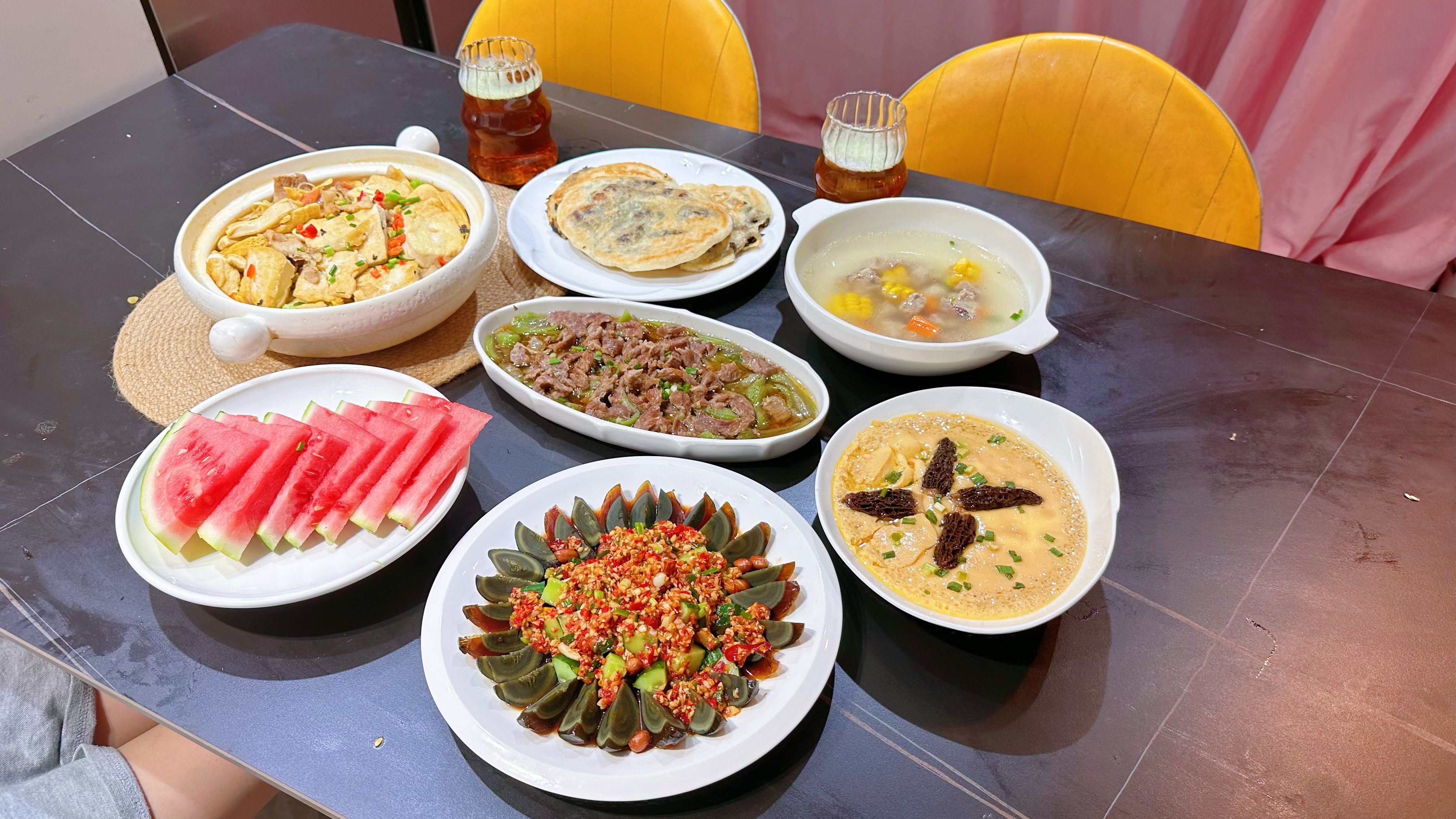 我家午餐从不出去吃,花1小时做了一大桌,简单的四菜一汤,真香