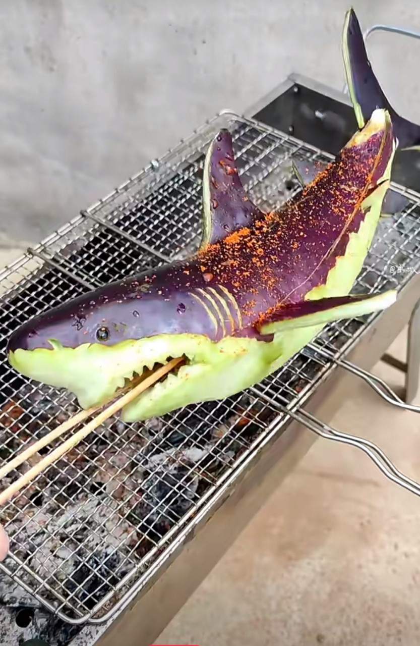 烤一条大鲨鱼来吃吃