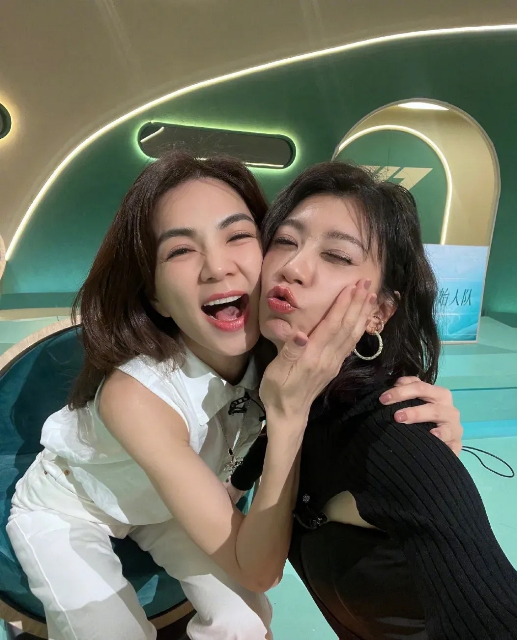 贾静雯好爱wink呀,几乎每张照片都有wink~姐姐状态真的好好,美女们一