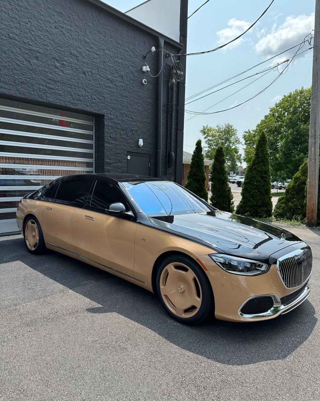 史上最贵迈巴赫系列,迈巴赫s680 lv限量版,大家都称为最贵的出租车